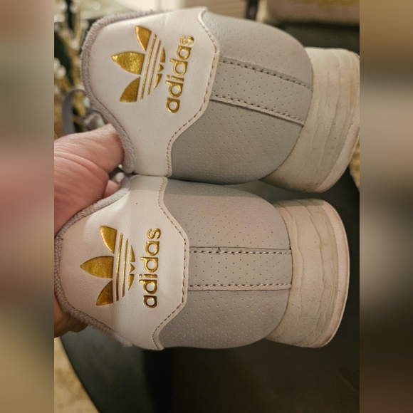ADIDAS SAMOA in Grey/White. Gold details. Size 7.5 - Picture 7 of 16